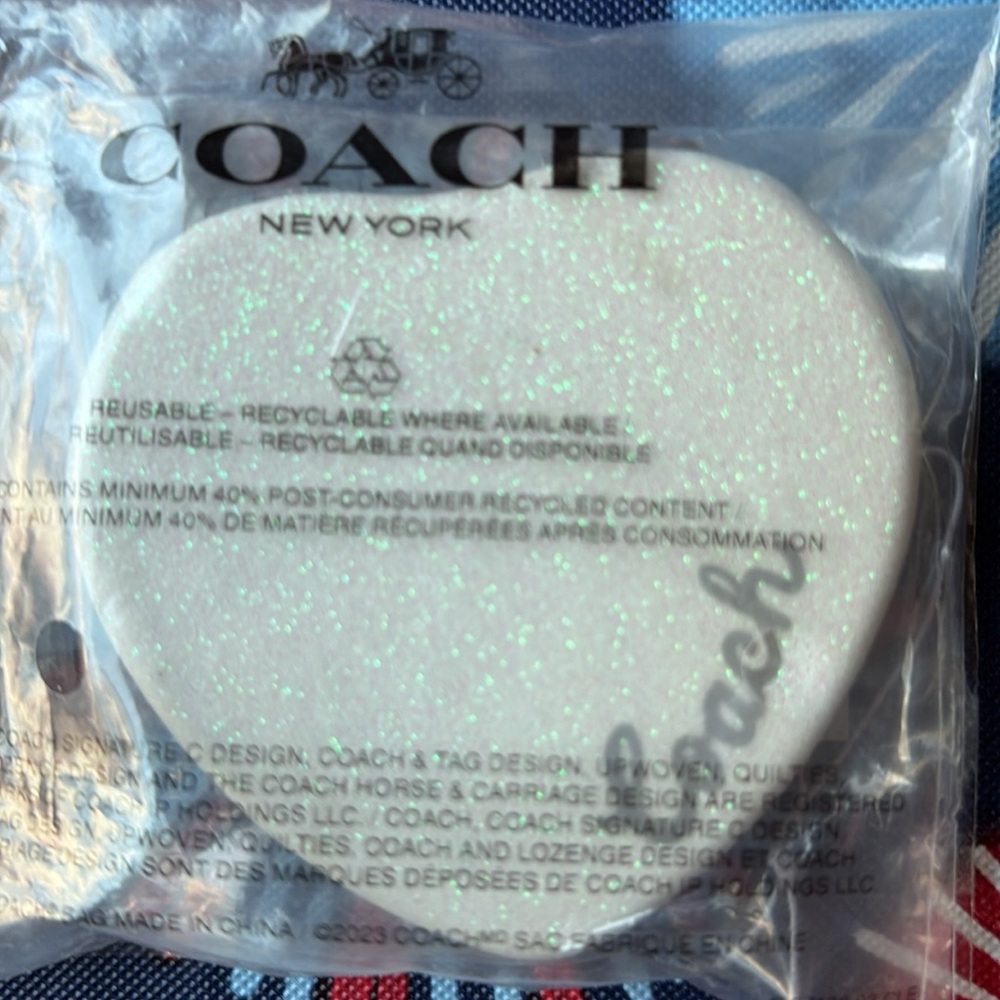 🪞🤍🪞Coach Glittery White Heart Compact Mirror 🪞🤍🪞 NWT 🪞🤍🪞 - Picture 1 of 16